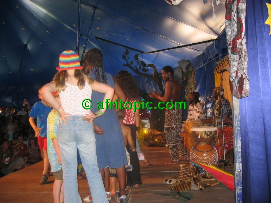 ../Images/AfricaFestival-28-29May05 130.jpg